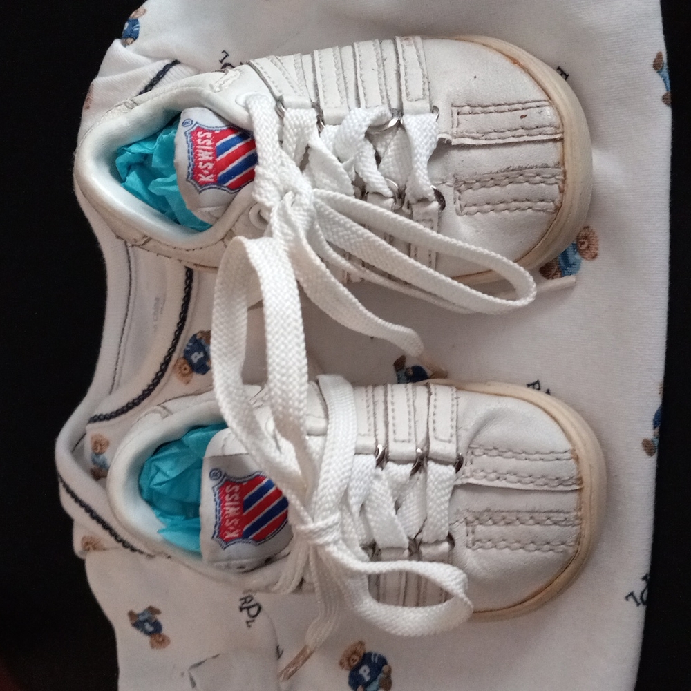 These adorable authentic K-Swiss sneakers